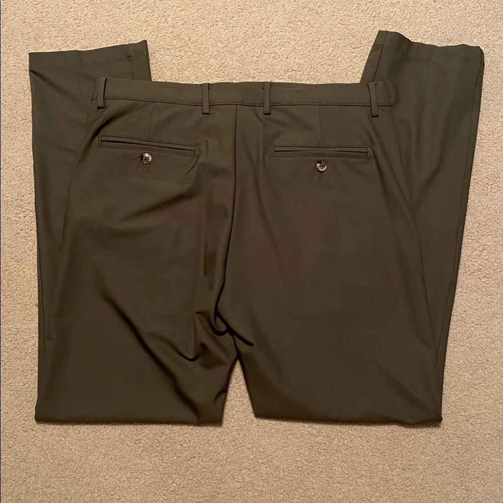 Greg Norman 34x32 Men's flat front olive green Dress Pants.